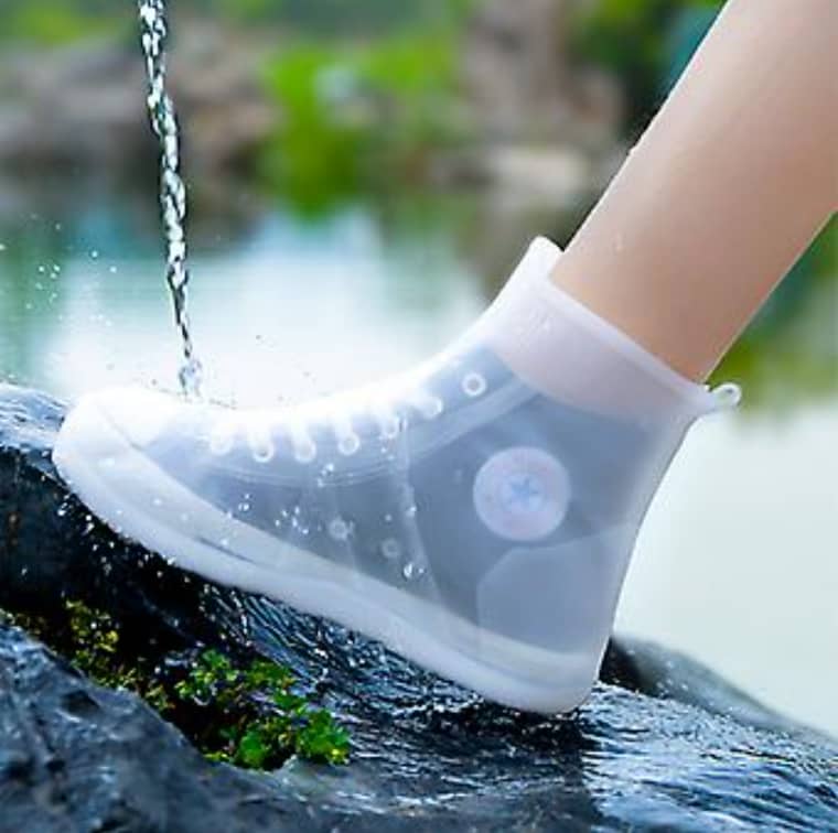 PROTEGE CHAUSSURES IMPERMEABLES EN PVC REUTILISABLES ET DURABLE POUR LES JOURS DE PLUIE ET AUTRES