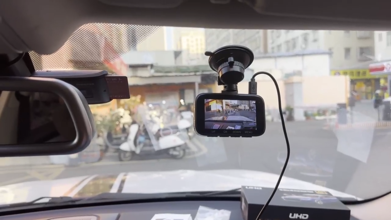Camarera de visionnage de voiture avant et arrière/ Dual lens vehicle blackbox dvr
